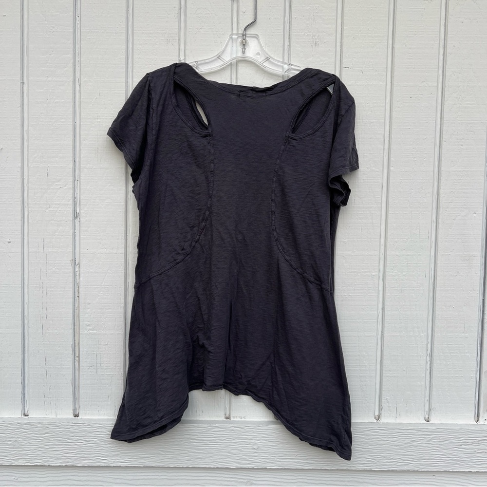 Fresh Produce: Grey Short Sleeve Top w/ Back Cut Outs. Women’s Size Large. - Picture 2 of 10